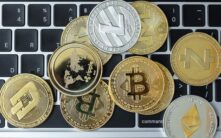 治理代币深度解析：加密生态中的去中心化治理革命