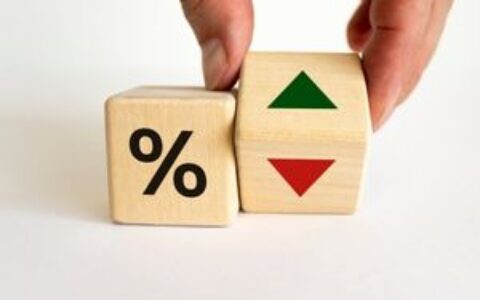 空头警报：比特币资金费率创一年新低，大规模轧空或一触即发？