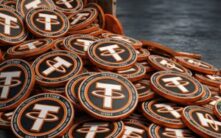 Coinbase CEO：稳定币奖励禁令对交易所'更有利可图'，社交媒体引发争议