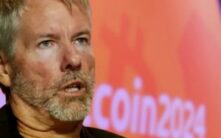 MicroStrategy暂停比特币购买，XRP面临关键清算风险