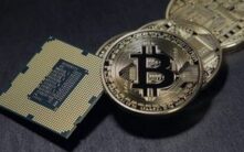 比特币逼近关键4年移动平均线：熊市信号还是买入良机？