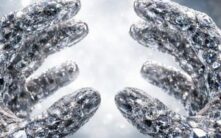 Coinbase零售用户逢低买入比特币——CEO称'他们拥有钻石手'