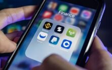 eToro评级从'观望'升级为'买入'：运营进展清晰，估值吸引力凸显