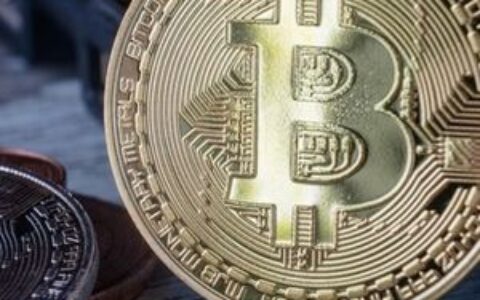 比特币期权市场更新：恐慌情绪消退但交易者仍保持防御姿态 – 详细分析