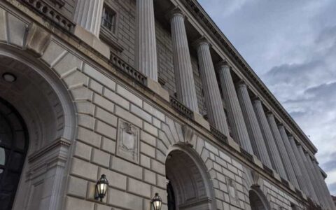 美国国税局提议允许Coinbase等加密货币交易所强制电子交付税务表格